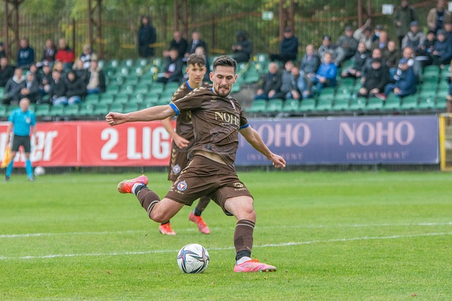 猛龙豪取8连胜，榜眼秀英格拉姆狂砍37分7篮板终迎爆发